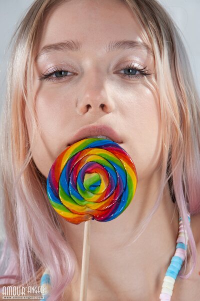 Presenting Lilly - photo 01