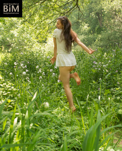 Cat Outdoor Nude Shoot With Natural Sensual Beauty
