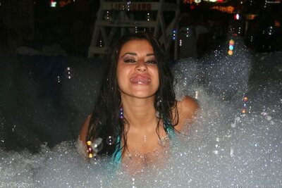 Alexa Loren in bubbles - photo 02