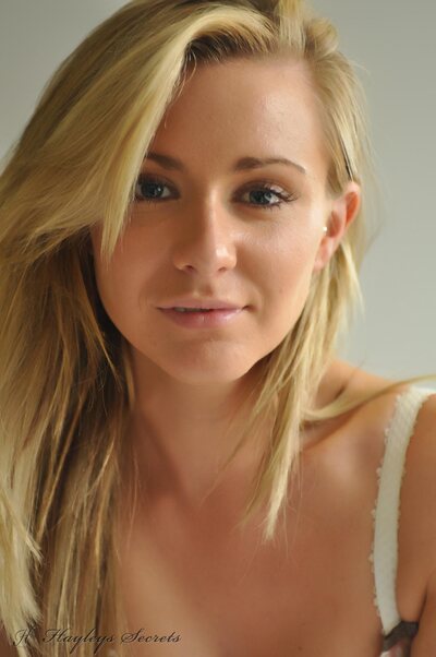 Jenna J Employed By Hayleys Secrets - photo 05