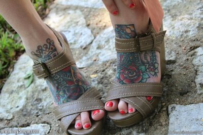 Ivy Snow tattoos girl - photo 06