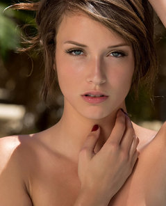 Malena Morgan Met Art gallery