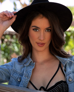Bella Donna Cowgirl Chic By Met Art