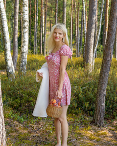 Roni And A Forest Picnic Session In Floral Summer Dress