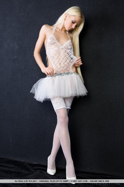 Blonde angel Alysha A - photo 01