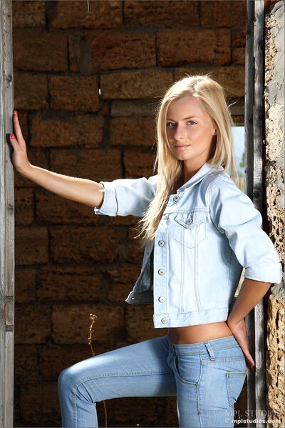 Cute Alba - photo 01