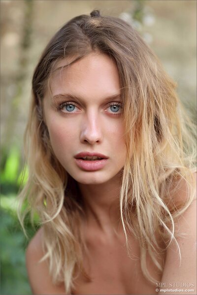 Clarice Here By Me By MPL Studios - photo 02