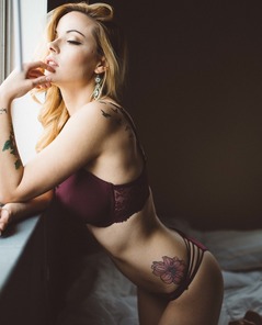 Elizabeth Marxs Artsy In Bedroom