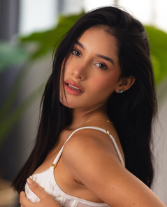 Carolina Guerrero In White Lingerie Teasing Softly On Bed