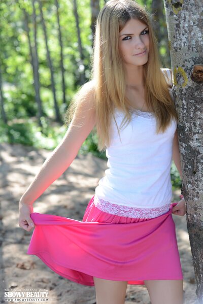 Showy Beauty Dana - photo 01