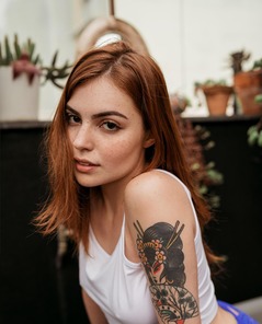 Gingermaya In Wet White Top Teasing Outdoors By The Tub