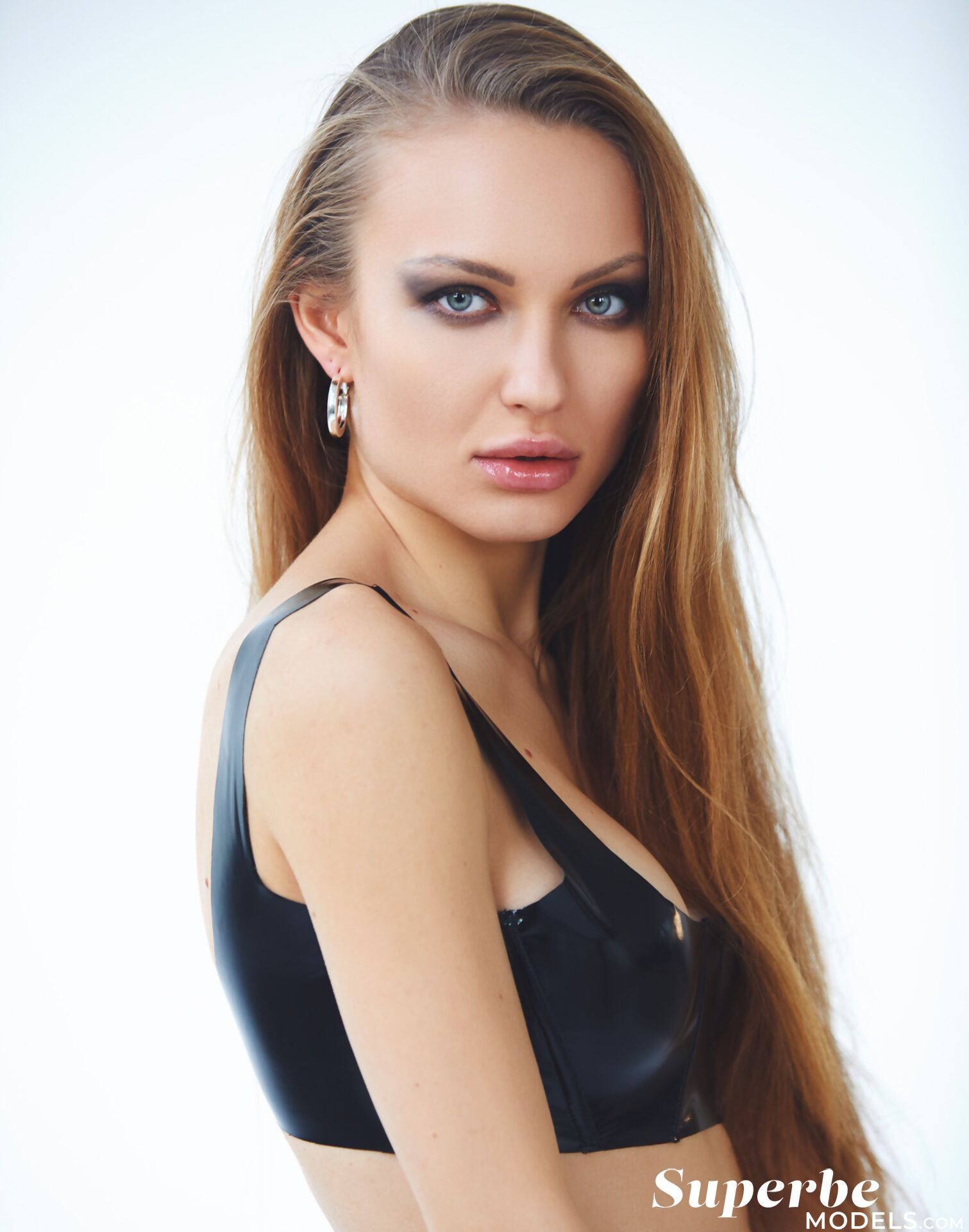 Jeune Et Jolie Webb By Superbe Models nude pictures at ErosBerry