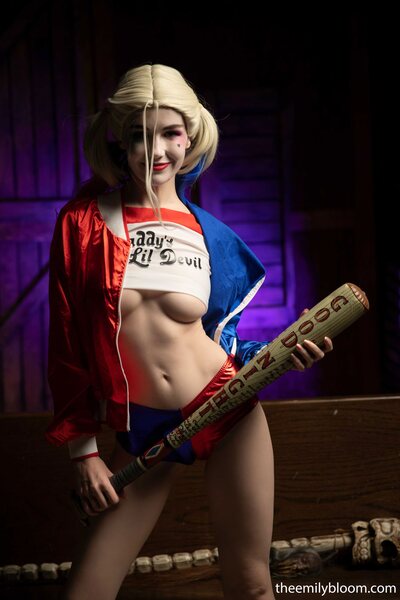 Emily Bloom Harley Quinn - photo 03