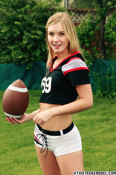 Jewel Ready For The Game By This Years Model - photo 02