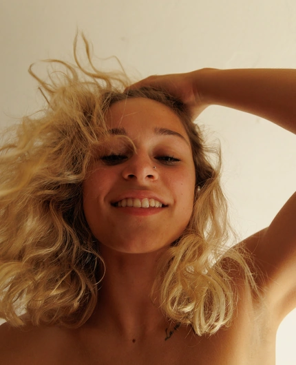 Soft Bedroom Nude Portraits In Warm Light With Jezebel Madd