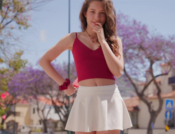 Sunny Street Style In A Burgundy Crop Top With Hareniks