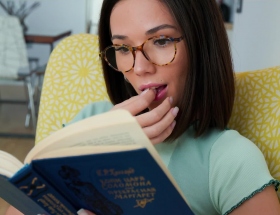 Video Eve Sweet Romantic Reading By Met Art X