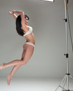 Watch 4 Beauty Casting Lucy