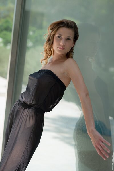 Virginie A Girl With A Twist - photo 00