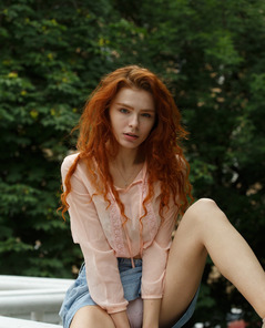 Kari Pitinova Arm Wrestles Wife By Zishy