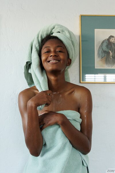 Angel Avril Nude Pics In Shower And Towel At Home - photo 05