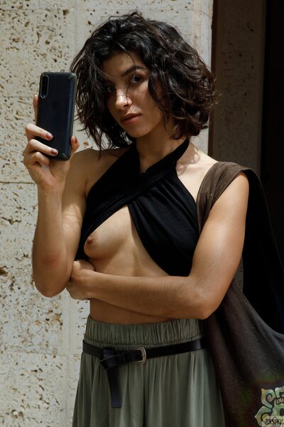 Black Top Portraits In An Elegant Art Gallery With Natalia Bondi - photo 03