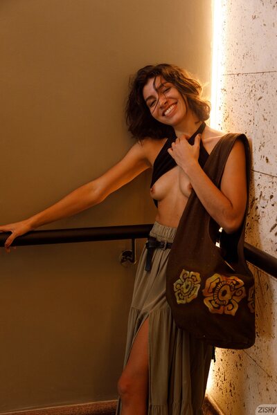 Black Top Portraits In An Elegant Art Gallery With Natalia Bondi - photo 05