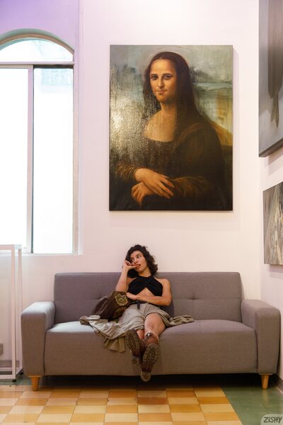 Black Top Portraits In An Elegant Art Gallery With Natalia Bondi - photo 07